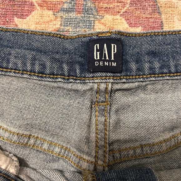 Gap Women's Distressed Denim Shorts size 14 - Picture 6 of 9